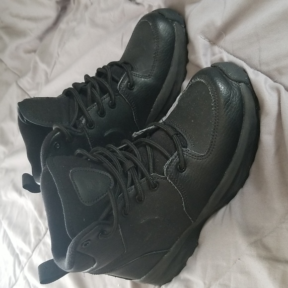 NIKE BOYS' LITTLE KIDS' MANOA LEATHER BOOTS size 2y - Picture 2 of 8